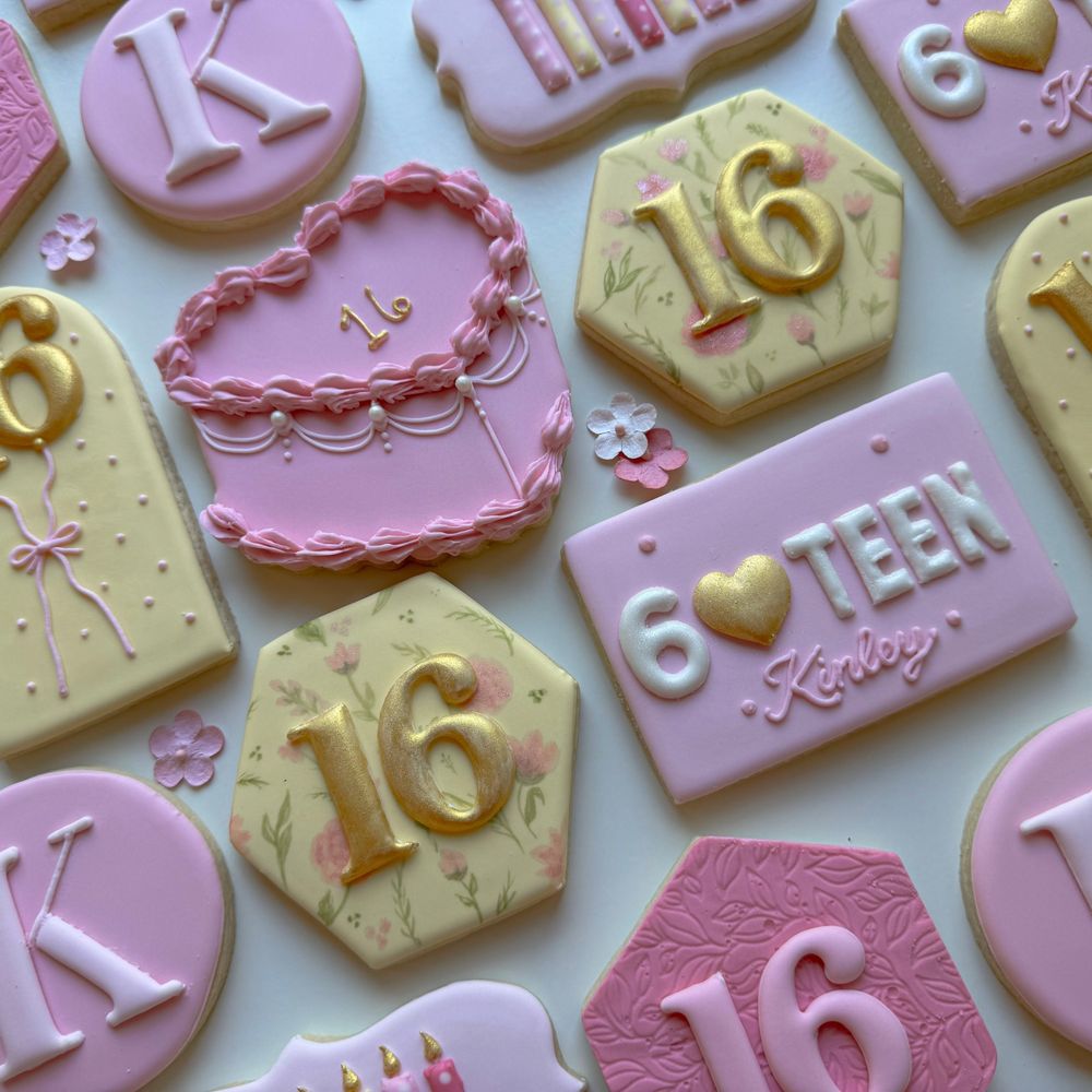 Sugar’d Flours Cookie Co. | Custom decorated cookies